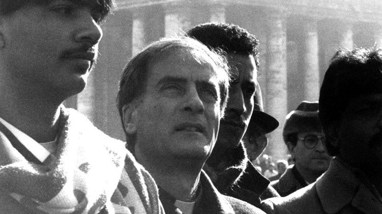 Padre Di Liegro: uma vida dedicada aos pobres e esquecidos de Roma