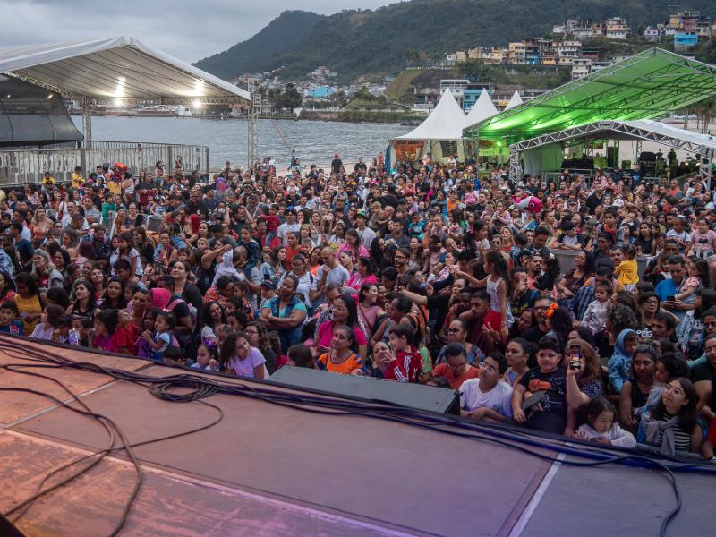 Alok fala sobre sua fé durante visita a crianças e conta como se aproximou de Jesus