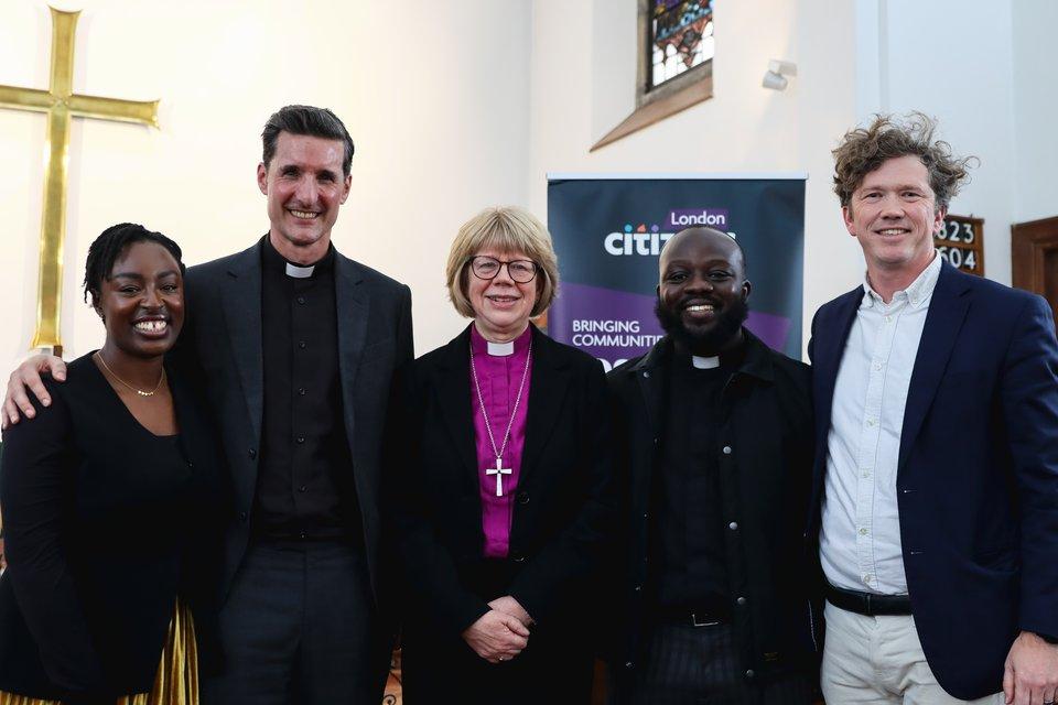 Igreja e combate à pobreza entram em pauta em encontro entre Gordon Brown e arcebispa de Canterbury